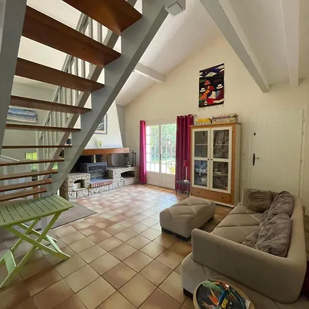 Holiday home Grande Maison De Avec Jardin *